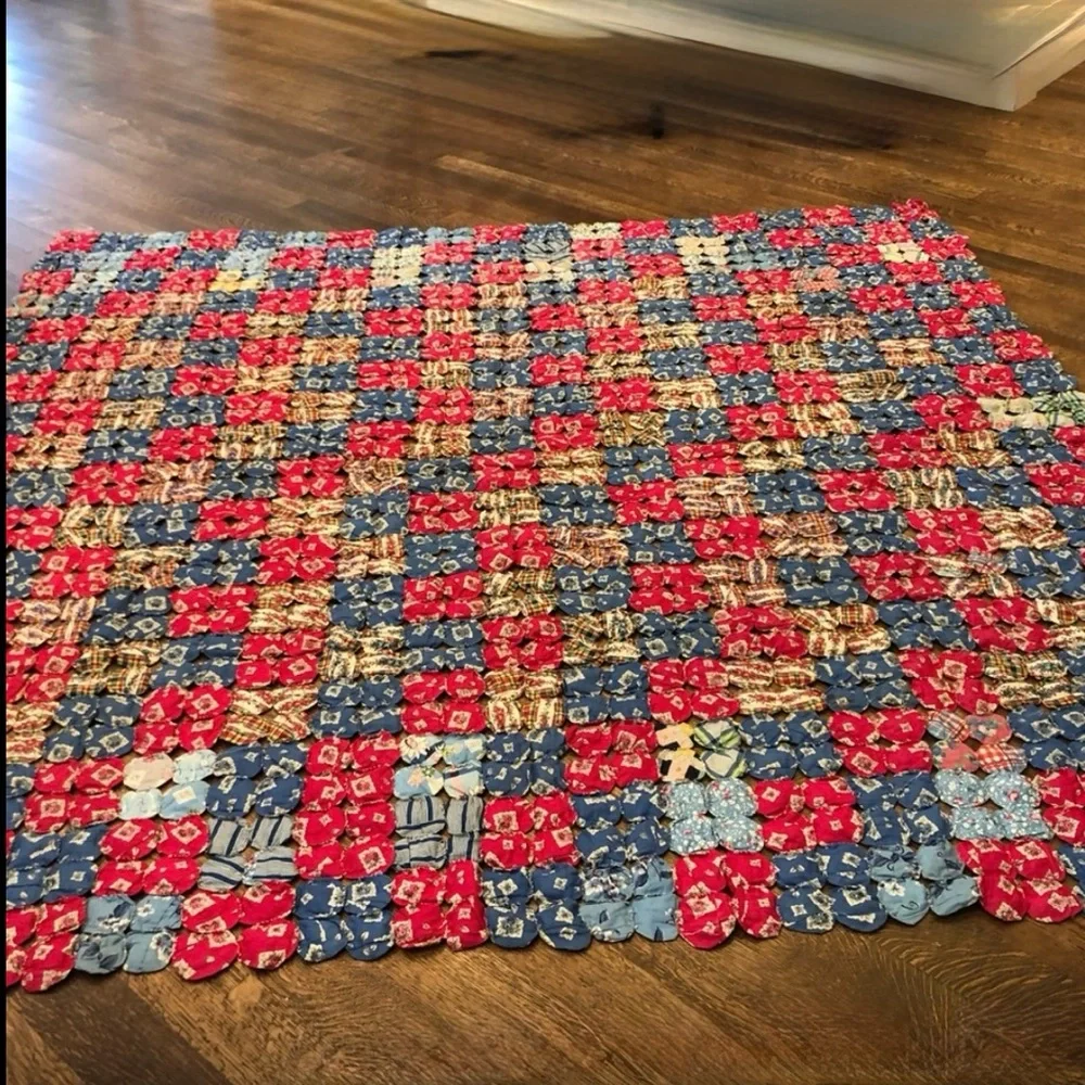 Antique Yo-yo Quilt, Suffolk Puff Coverlet Popcorn Quilt (appx 96”x90”)